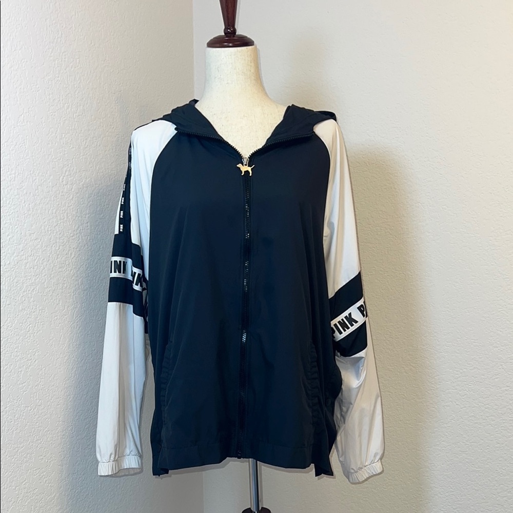 Victoria Secrets Pink Women's Black and White Jacket Size‎ M/L
